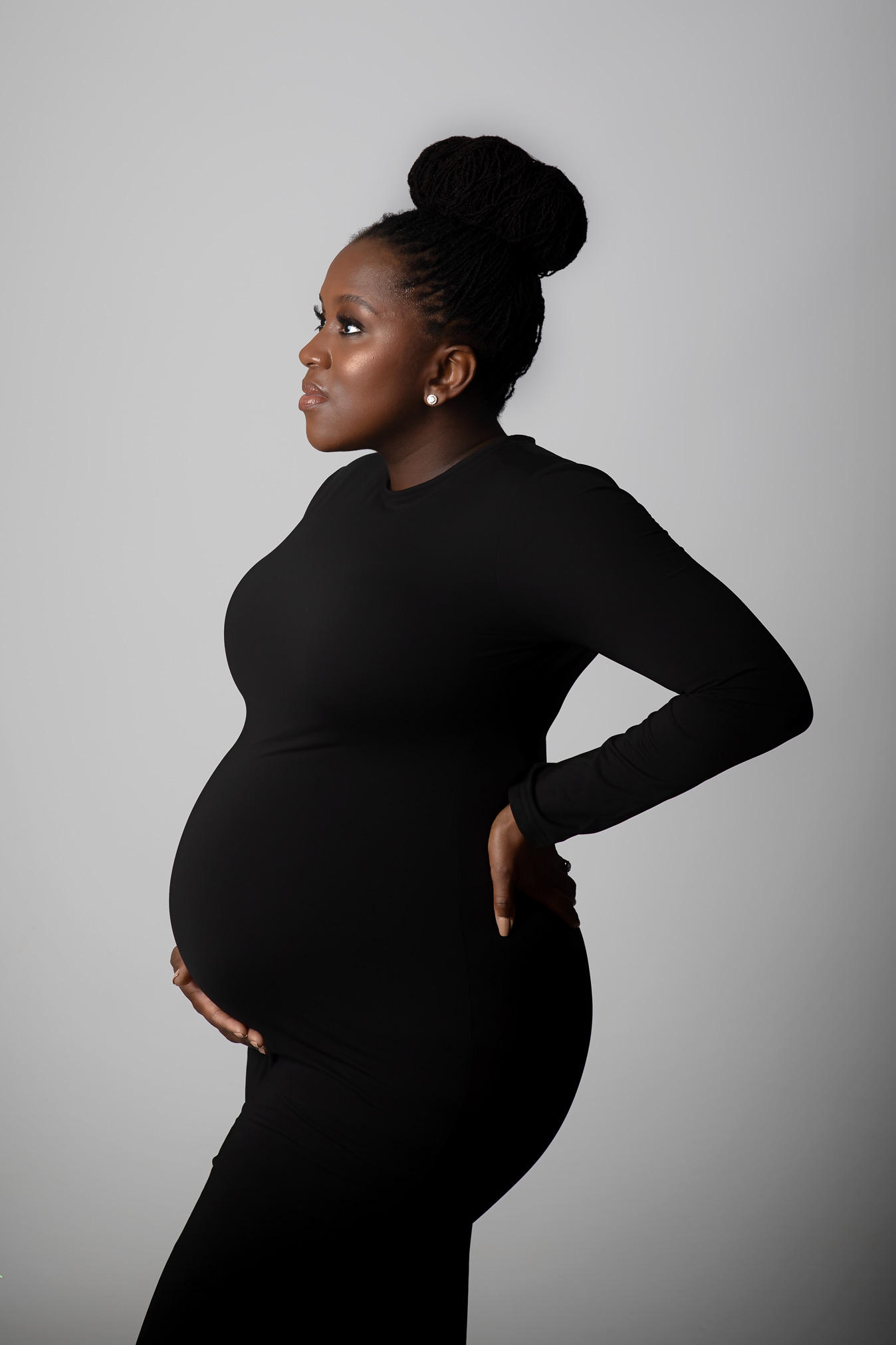 Artistic Maternity Photo Shoot In Studio